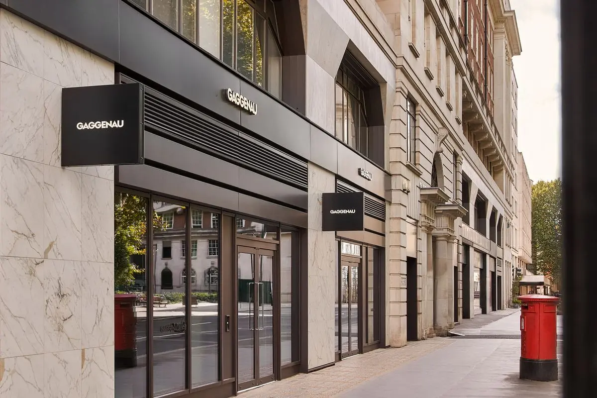 Ulično pročelje salona Gaggenau na Portman Square v Londonu.